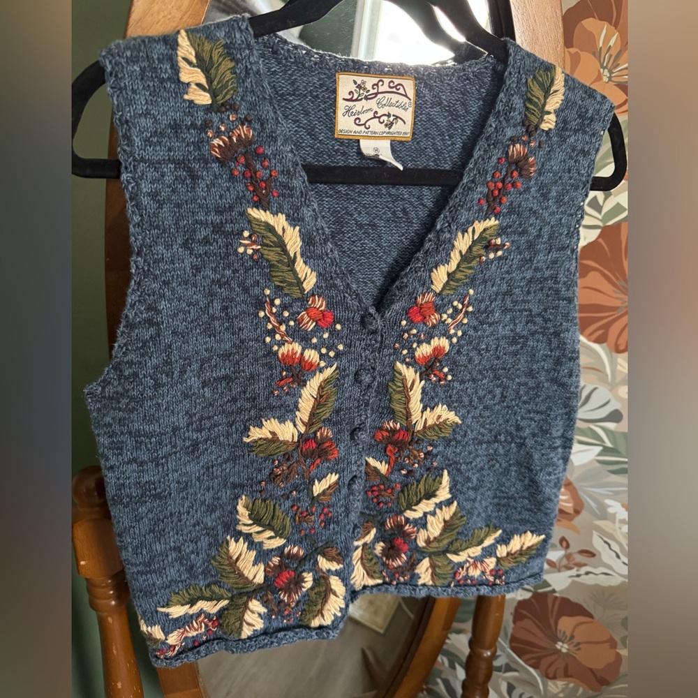 Vintage Heirloom Collectibles Cottagecore Embroidered Knit Vest Size Medium